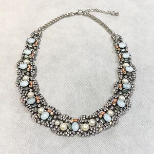 NWOT - Elegant Pearl and Crystal Necklace
